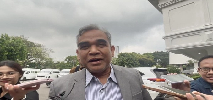 Muzani Gelondongan Kayu Banjir Sumatera Asal Tebangan Lama