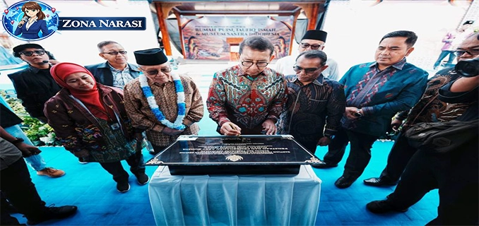 Fadli Zon Resmikan Rumah Puisi Taufiq Ismail di Museum