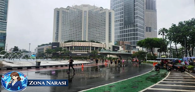 Meski Gerimis Warga Tetap Lari di CFD Jakpus Olahraga Minggu