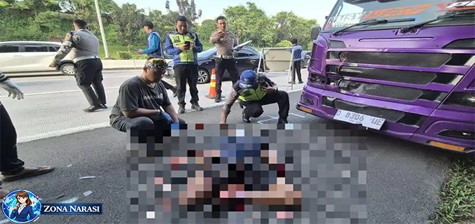 Kernet Truk Tewas Tertabrak Truk Ganti Ban Pecah di Tol Cijago
