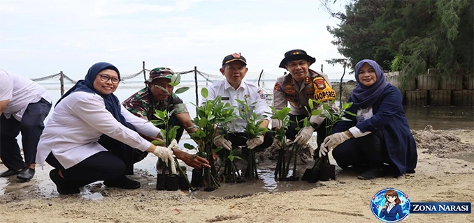 Polisi dan Forkopimda Tanam Mangrove di Pulau Tidung