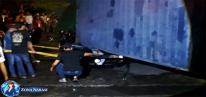 Truk Kontainer Timpa Mobil di Karawang 3 Tewas