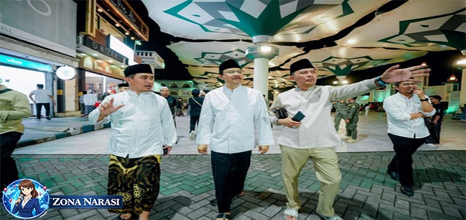 Gus Ipul Nikmati Malam di Payung Madinah Pasuruan