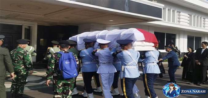 Jenazah Mantan Menhan Juwono Disemayamkan di Kemhan